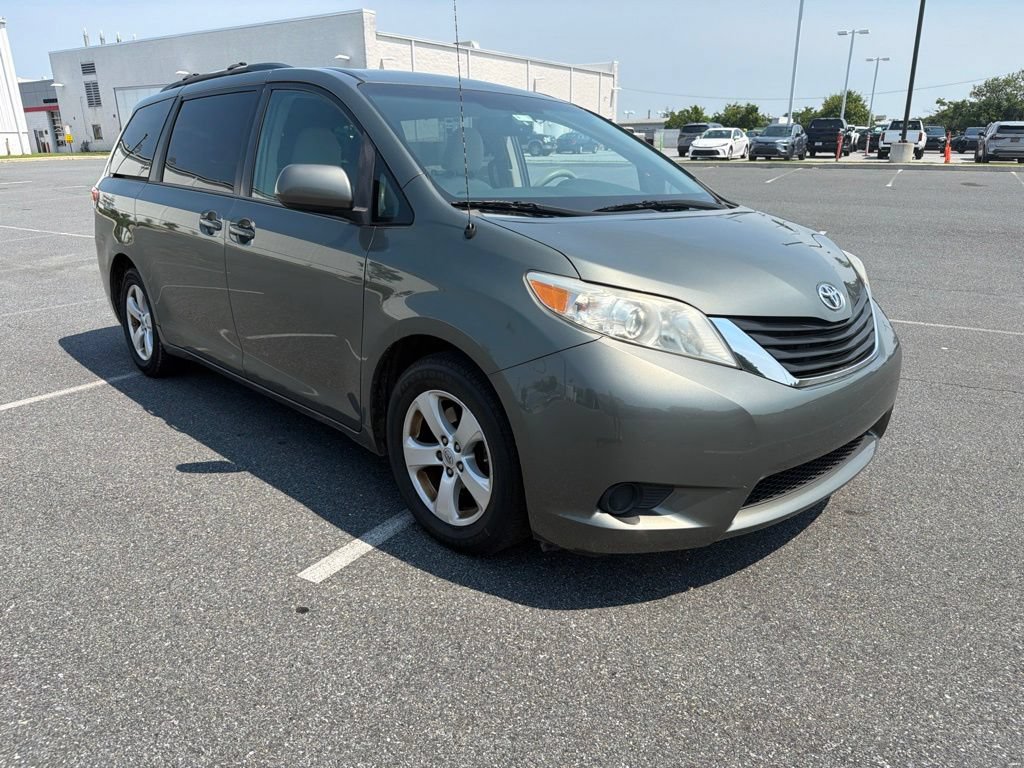 Used 2014 Toyota Sienna LE FWD image 7