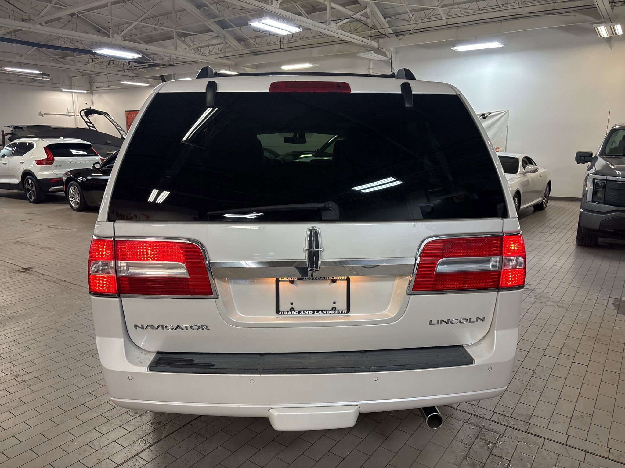 Used 2010 Lincoln Navigator L 4WD image 8