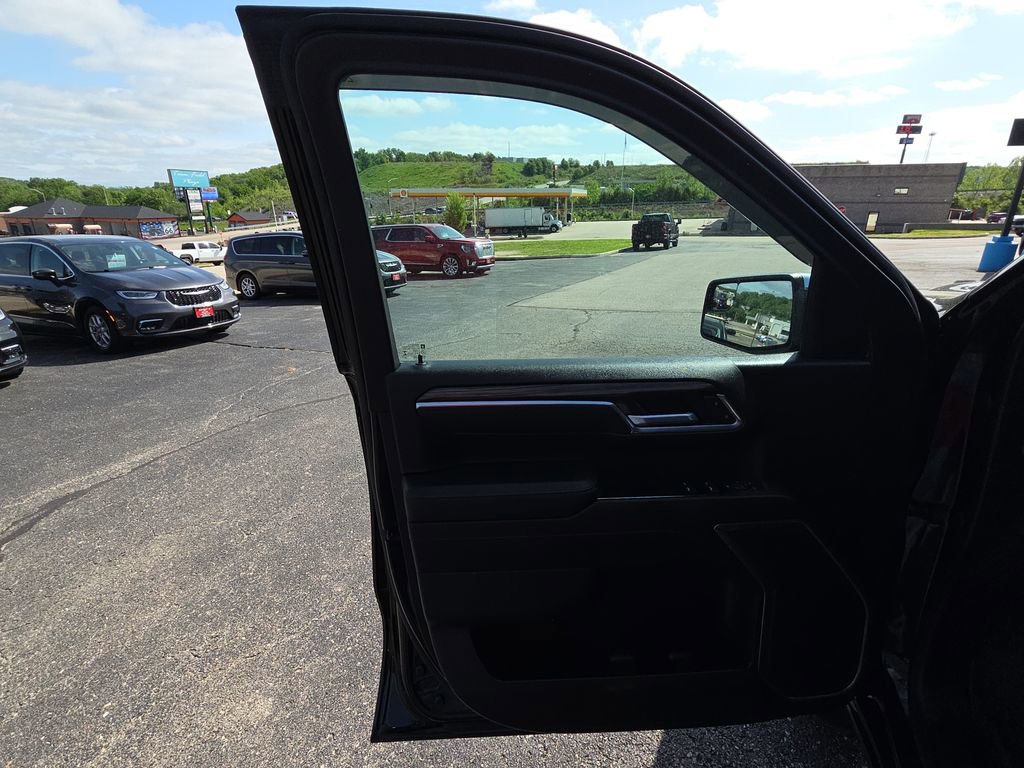 Used 2022 Chevrolet Silverado 1500 LT AWD/4WD image 14