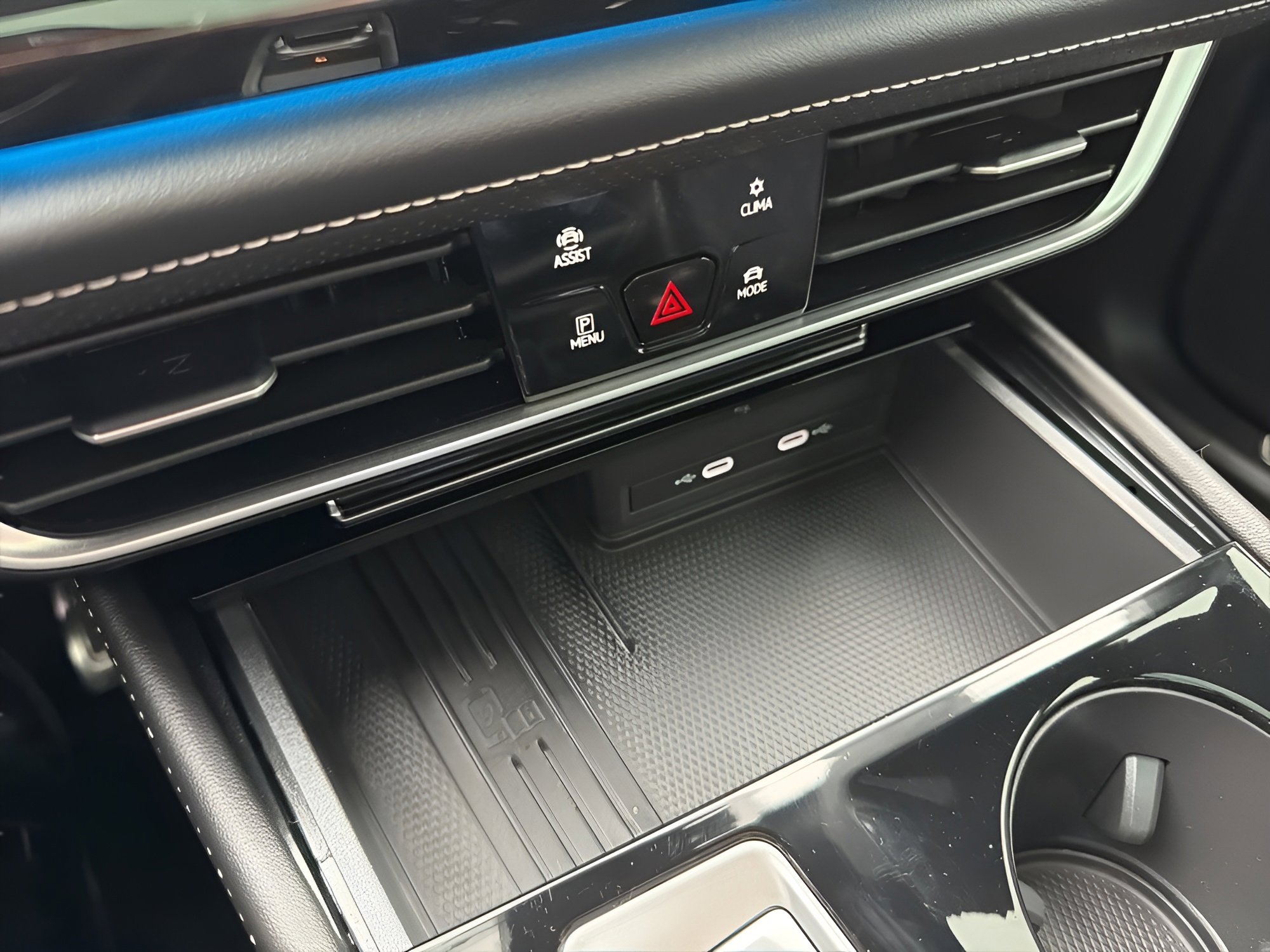 Used 2025 Volkswagen Atlas Cross Sport SEL Premium R-Line image 19