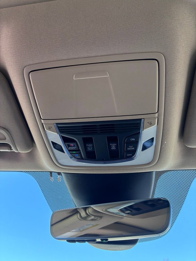 Used 2023 Acura MDX SH-AWD image 44