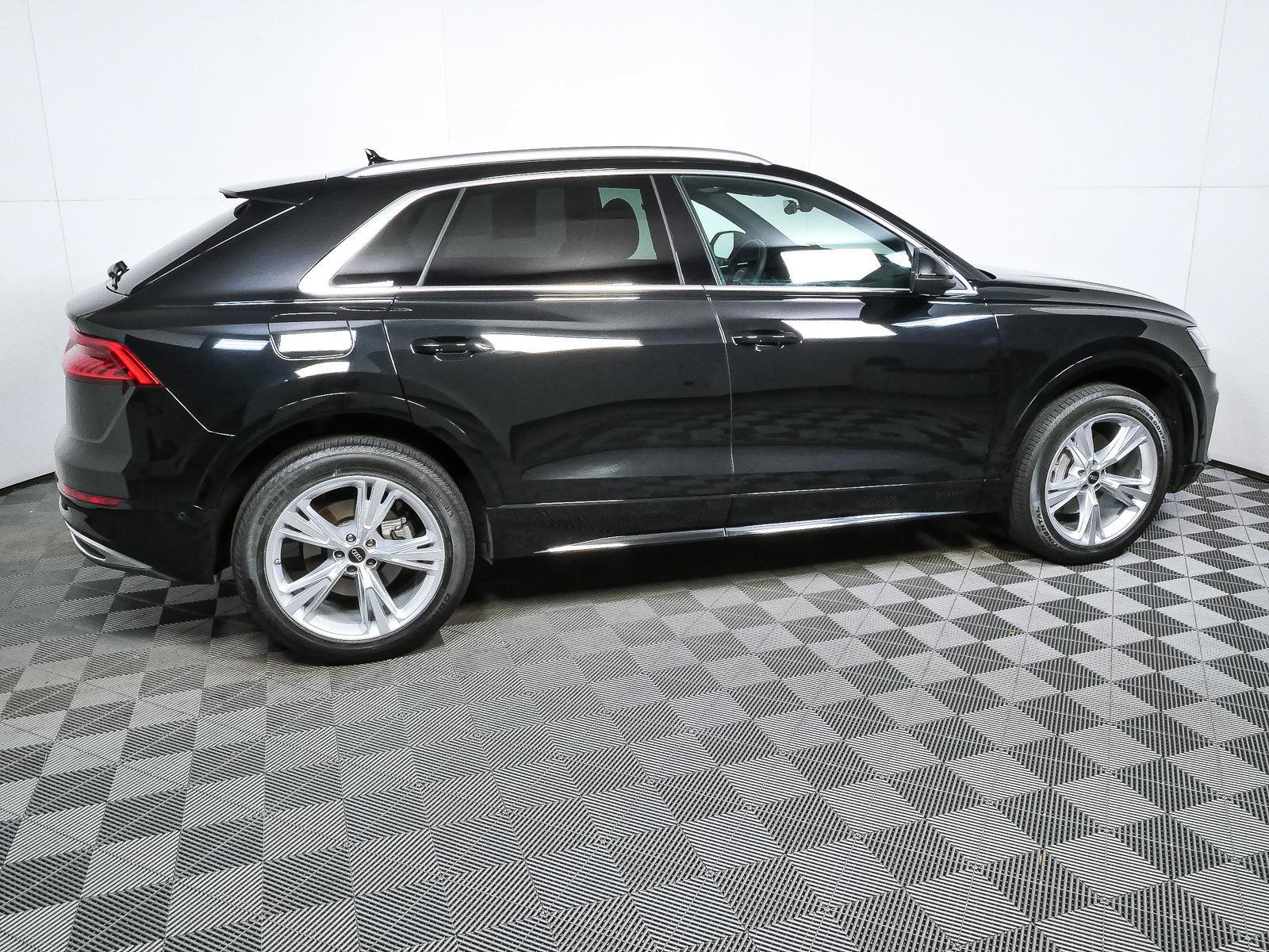 Used 2023 Audi Q8 Premium w/ Convenience Package AWD/4WD image 2