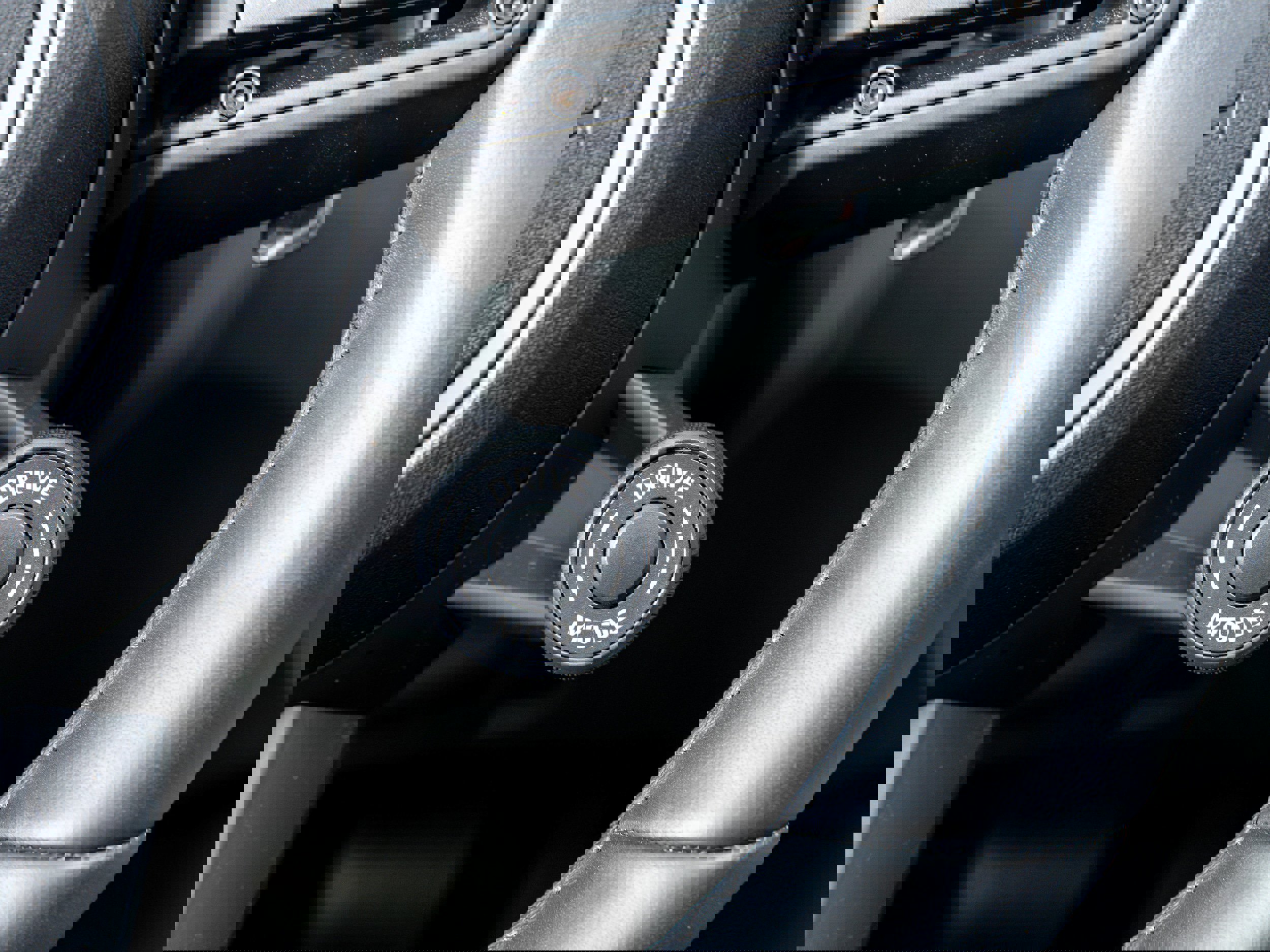 Certified 2025 Porsche Macan Turbo image 30