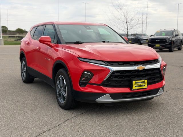 Used 2025 Chevrolet Blazer LT AWD/4WD image 3