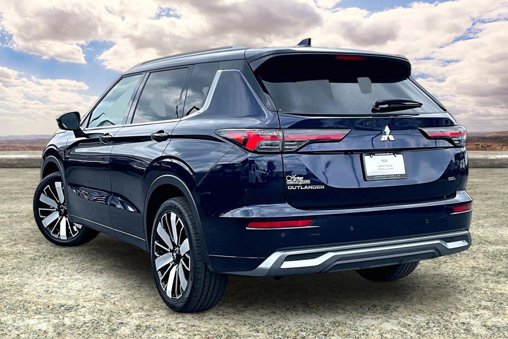 Used 2025 Mitsubishi Outlander SEL FWD image 4