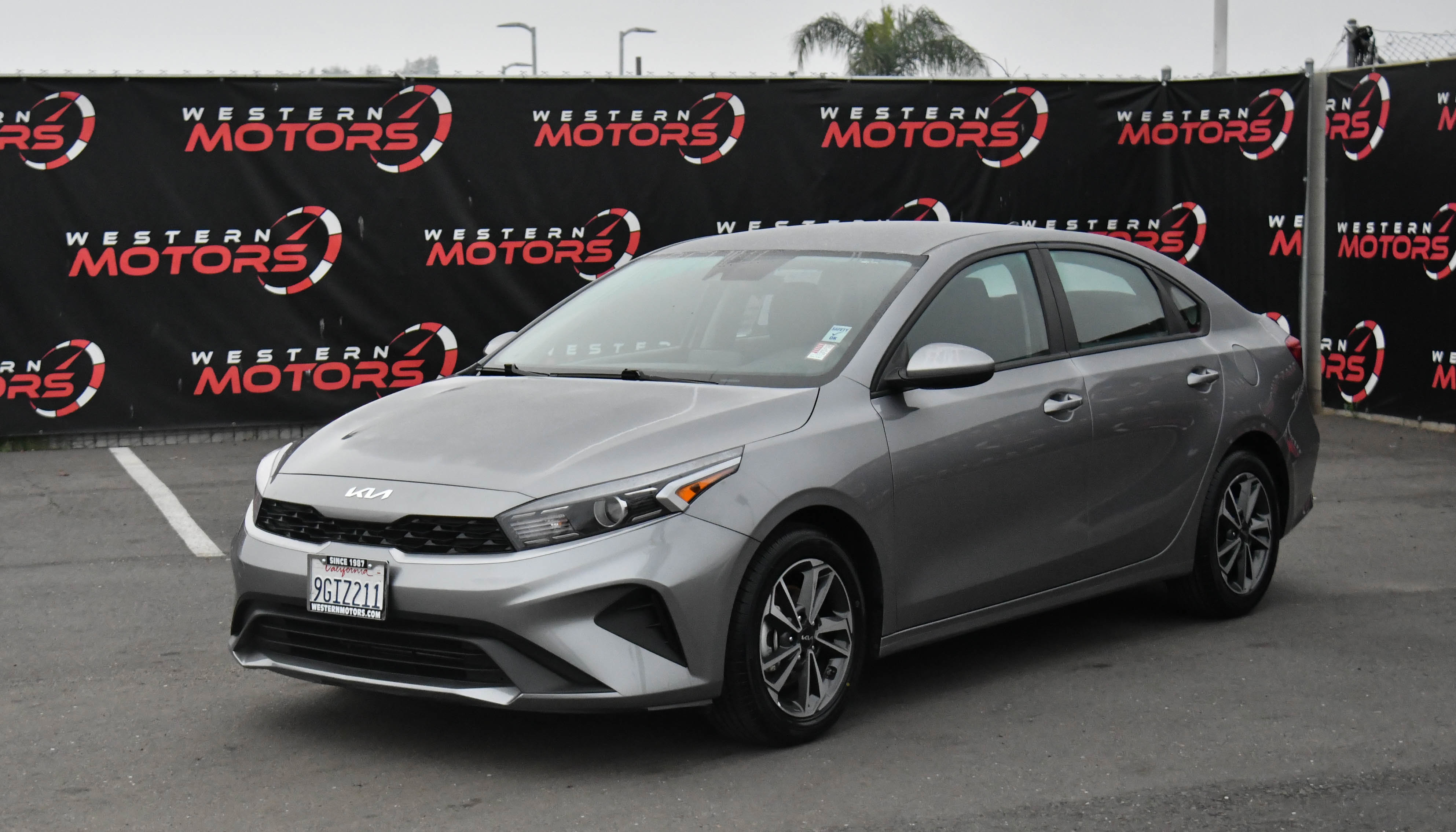 Used 2023 Kia Forte LXS image 3