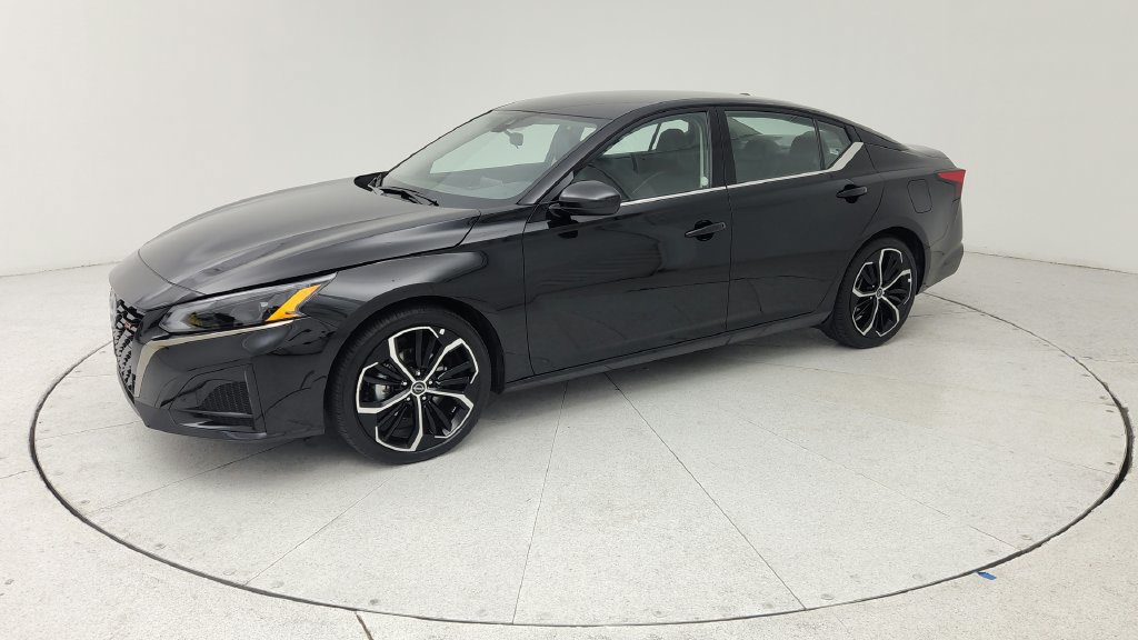 Used 2025 Nissan Altima 2.5 SR FWD image 3