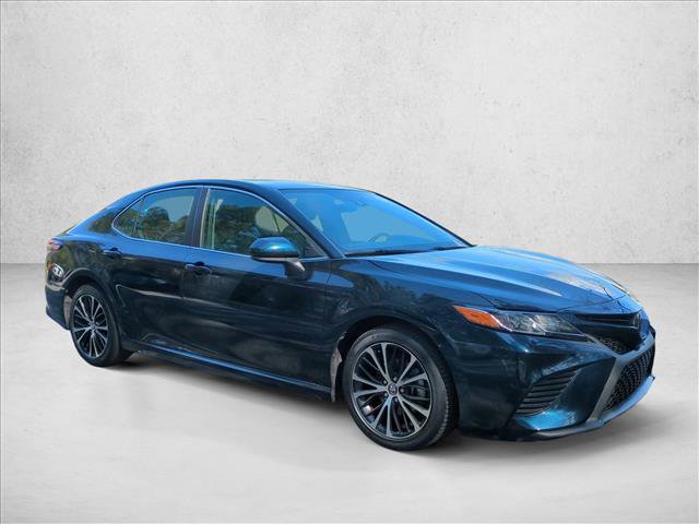Used 2020 Toyota Camry SE image 3