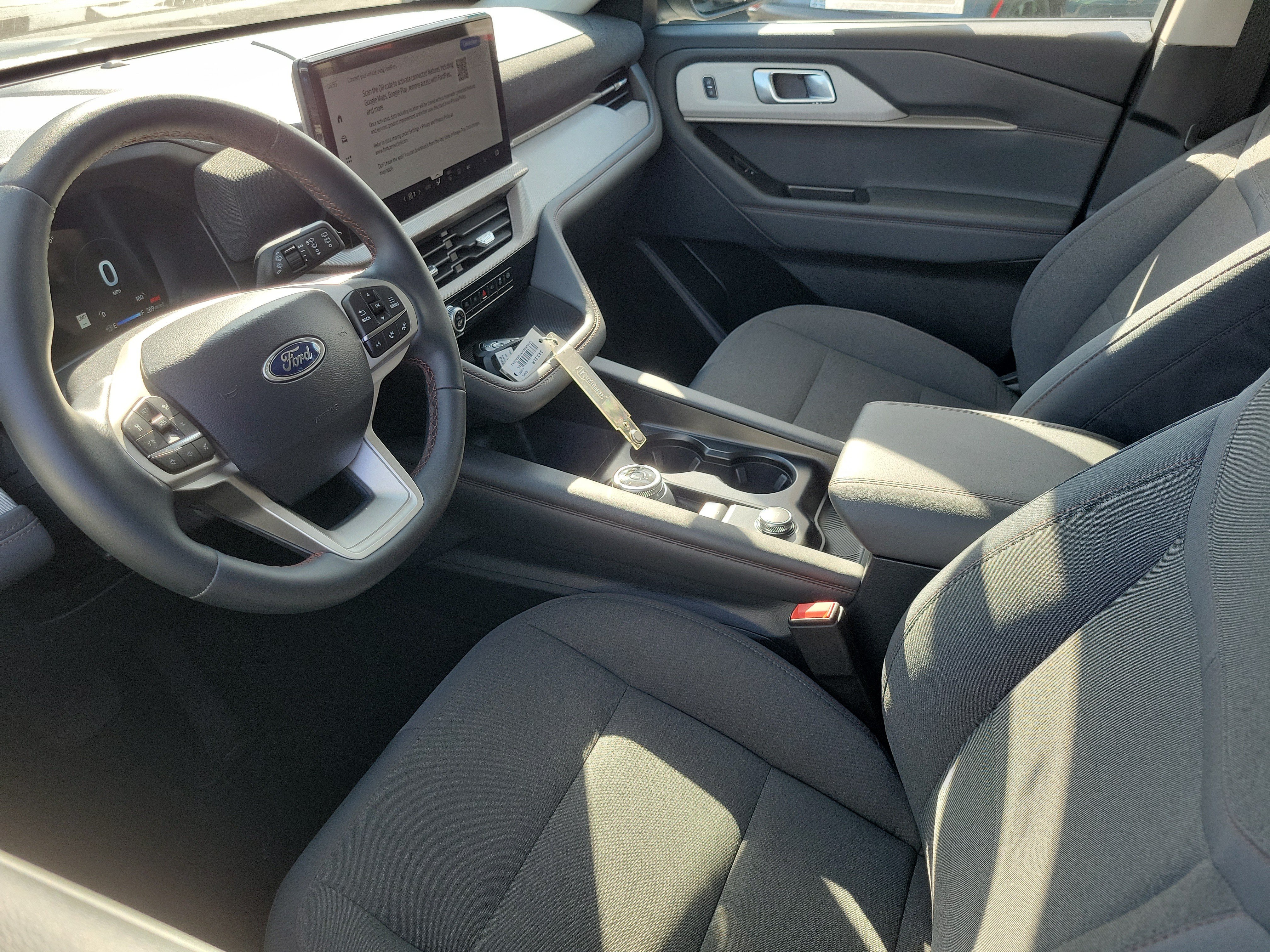 Used 2026 Ford Explorer Active AWD/4WD image 3