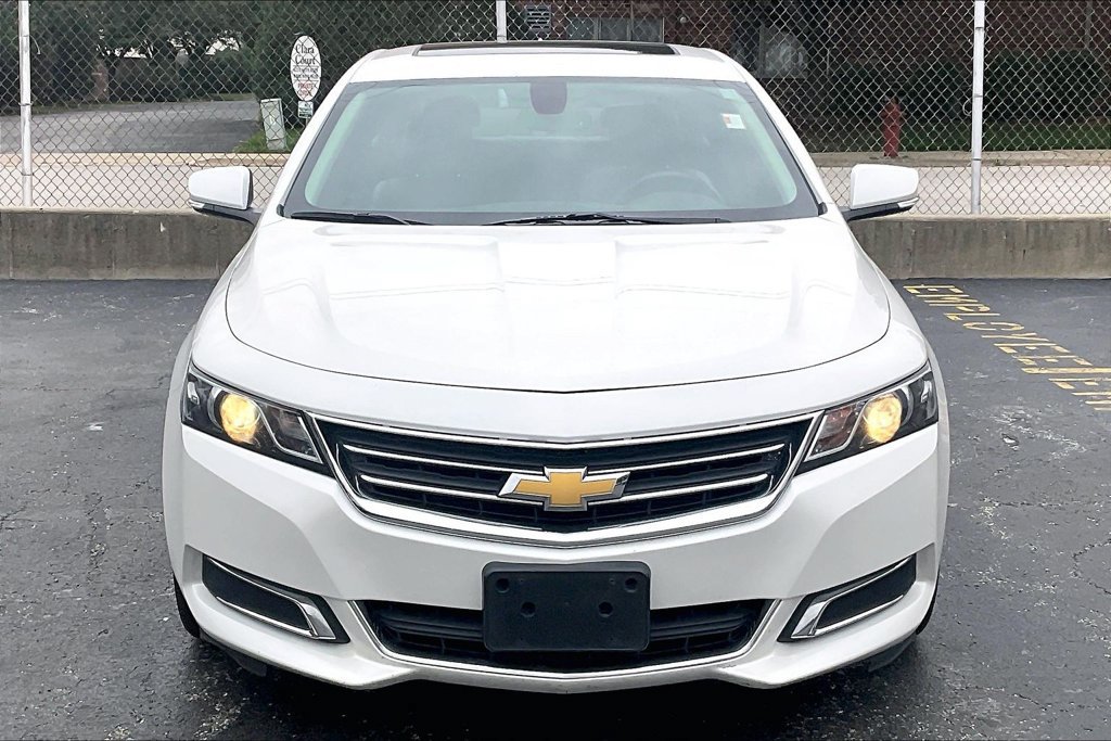 Used 2017 Chevrolet Impala LT w/ Convenience Package FWD image 2
