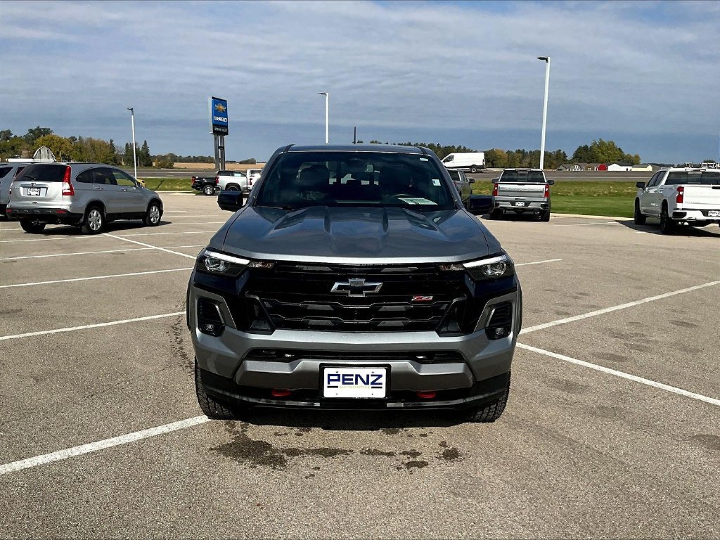 Used 2024 Chevrolet Colorado Z71 w/ Z71 Convenience Package 2 AWD/4WD image 2