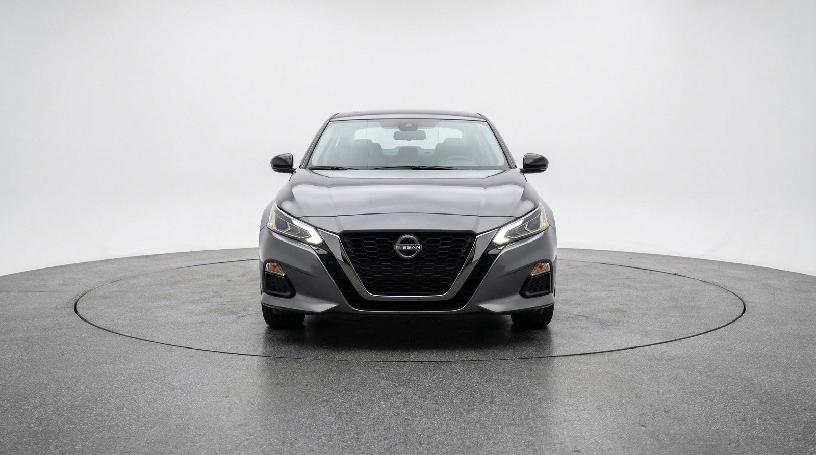 Used 2025 Nissan Altima 2.5 SV FWD image 2