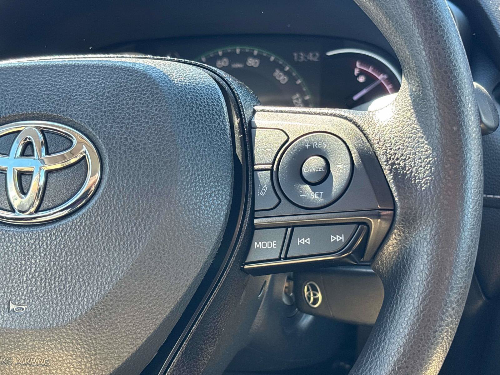 Certified 2023 Toyota RAV4 LE AWD/4WD image 17