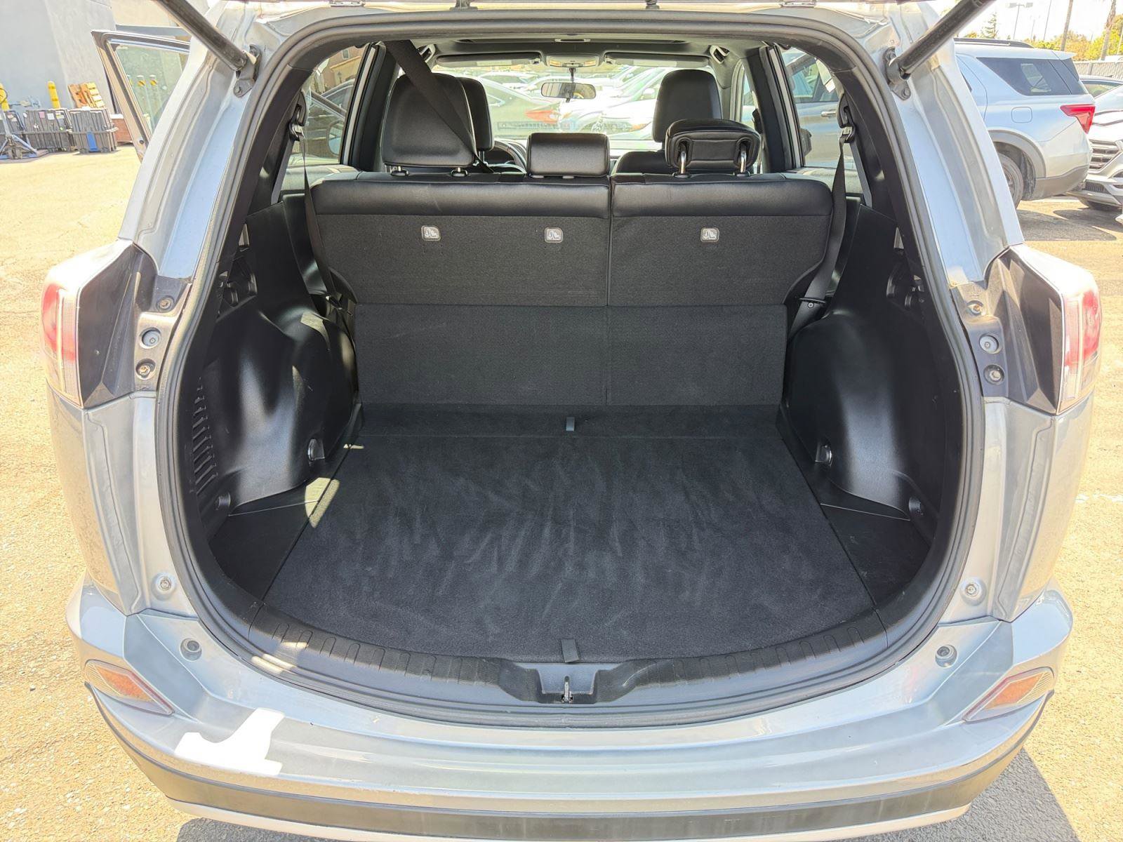 Used 2016 Toyota RAV4 SE FWD image 29