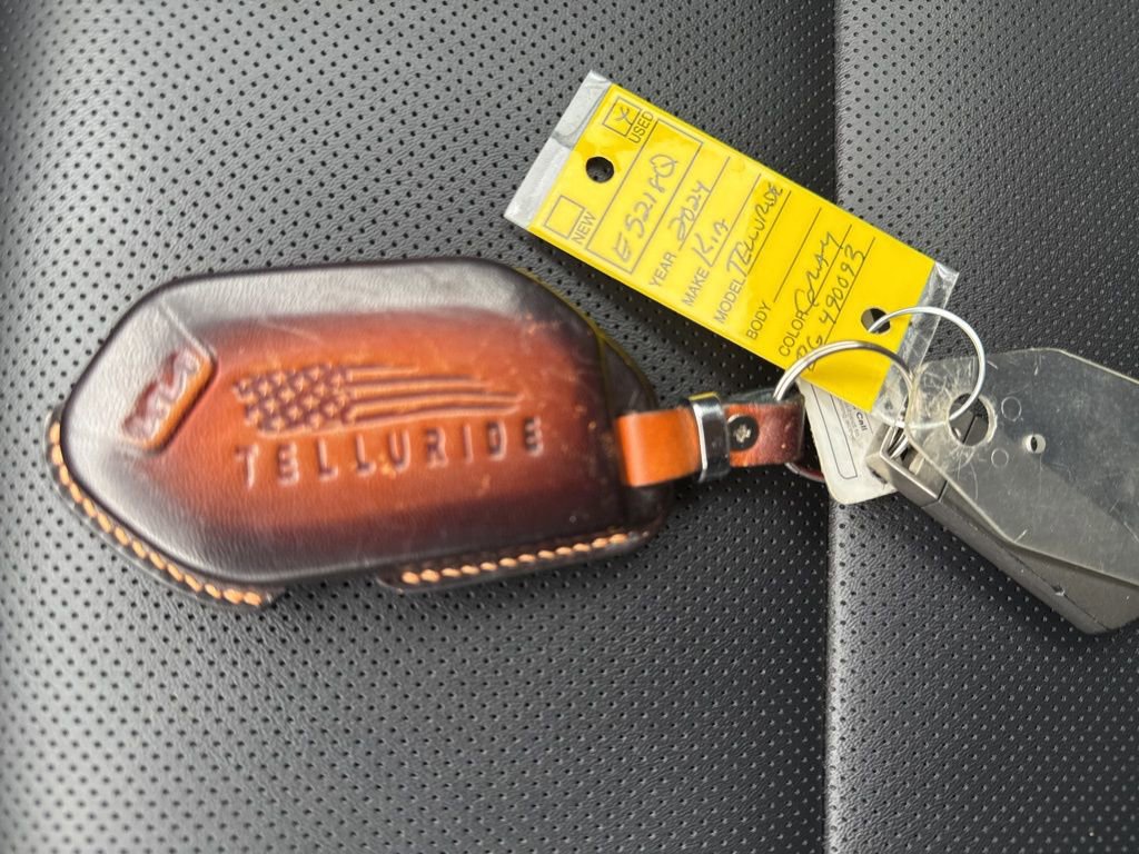 Used 2024 Kia Telluride S image 25