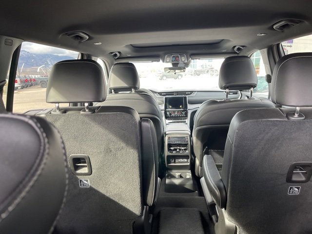 Used 2025 Jeep Grand Cherokee L Altitude image 11