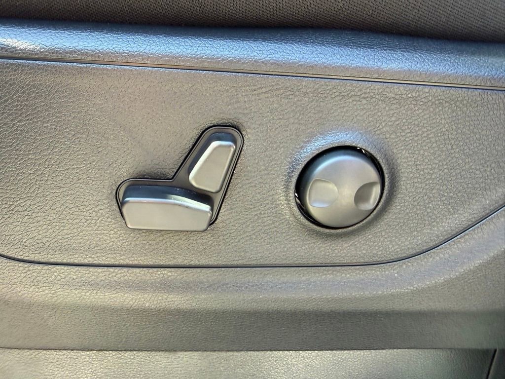 New 2026 RAM 1500 4x4 Crew Cab image 16