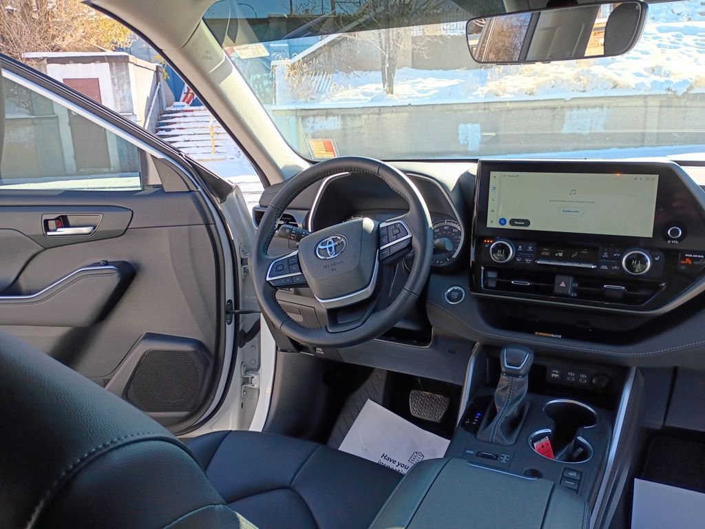 Used 2024 Toyota Highlander XLE image 20