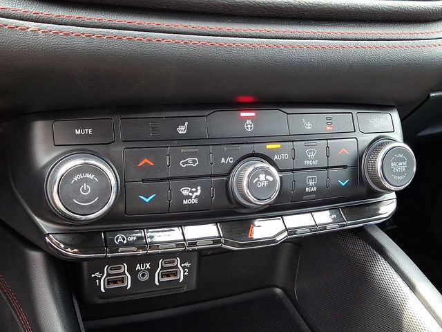 Used 2025 Dodge Durango GT AWD/4WD image 13