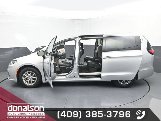 Used 2024 Chrysler Pacifica Touring-L FWD image 23