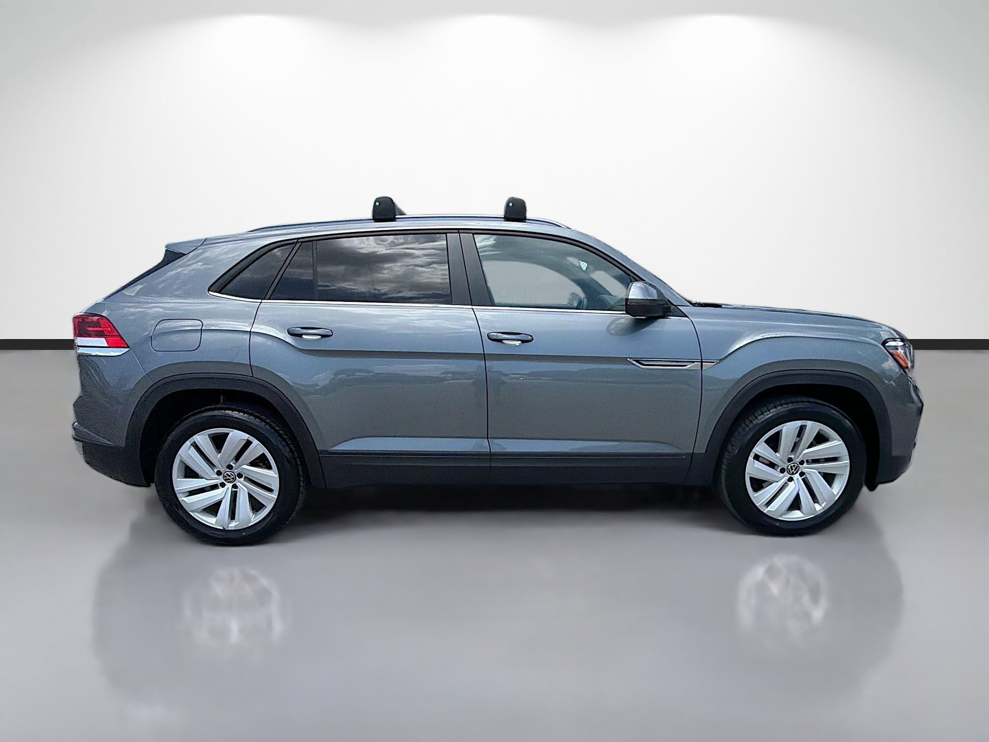 Used 2022 Volkswagen Atlas Cross Sport SE AWD/4WD image 2