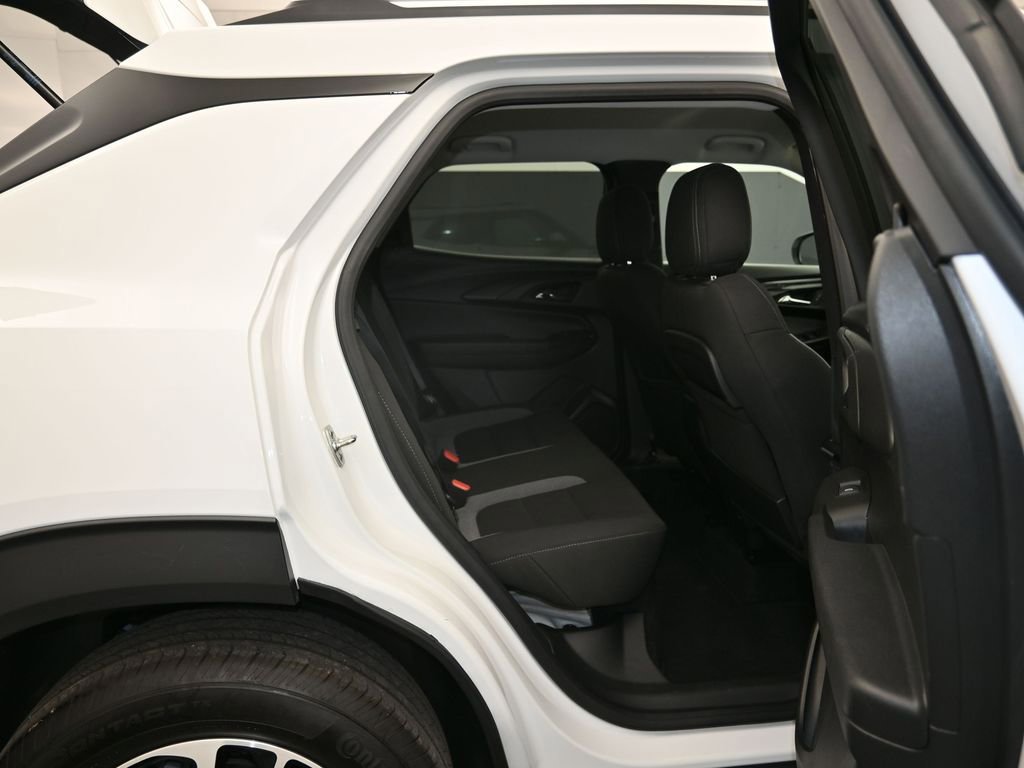 Used 2025 Chevrolet TrailBlazer LT FWD image 24
