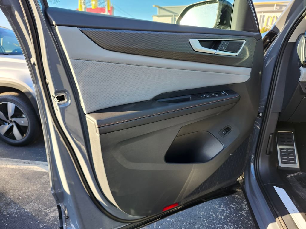 New 2026 Volkswagen Atlas Peak Edition image 10
