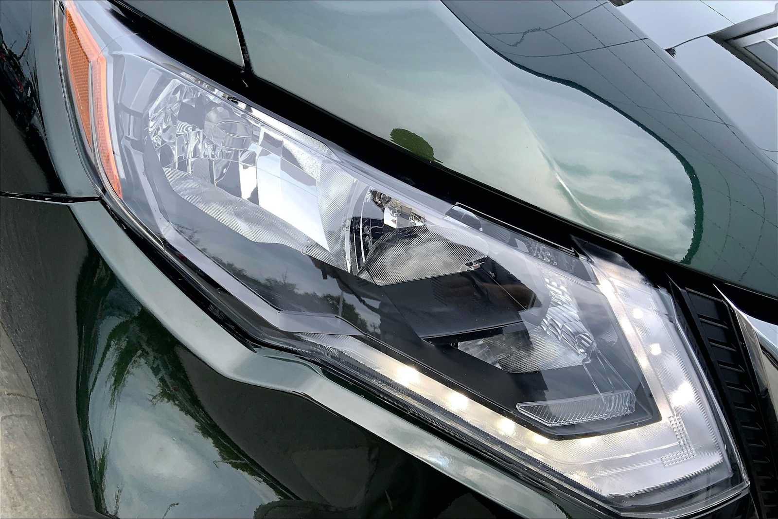Used 2019 Nissan Rogue SV AWD/4WD image 26