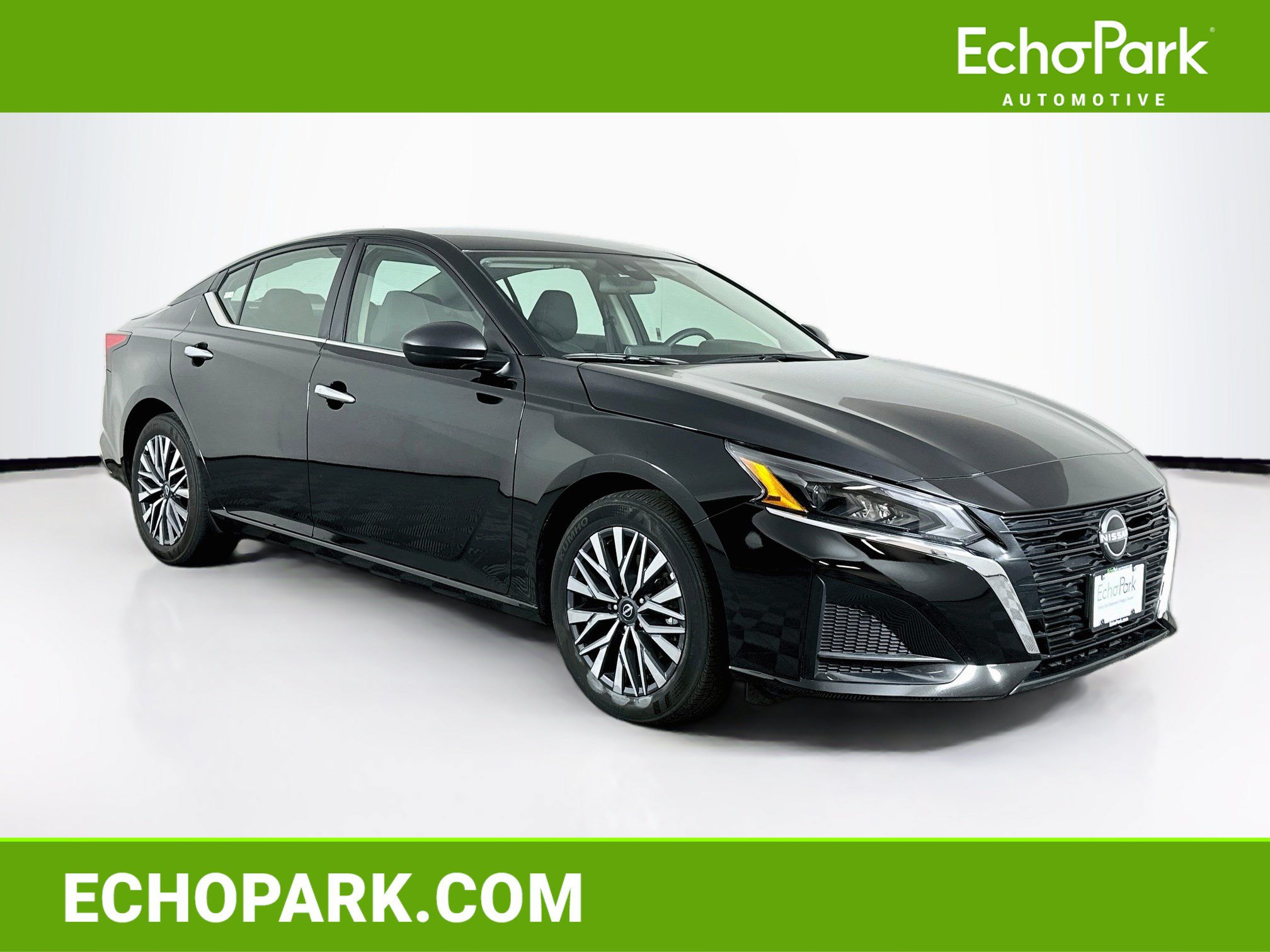 Used 2025 Nissan Altima 2.5 SV FWD image 1