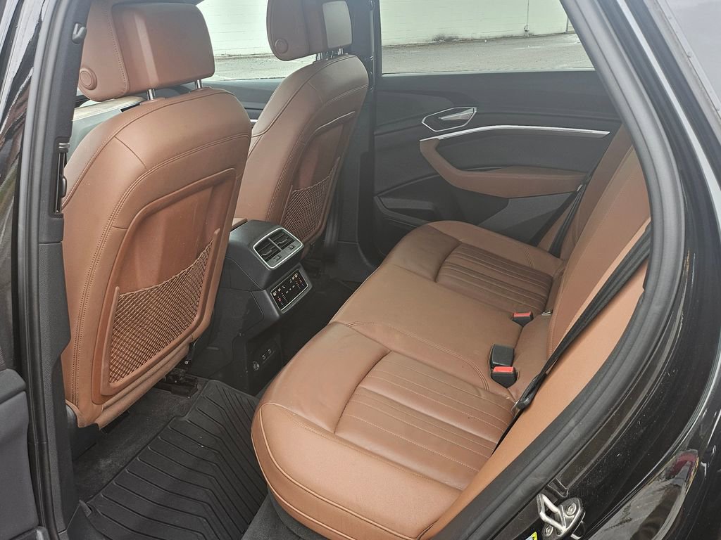 Used 2021 Audi e-tron Premium image 28