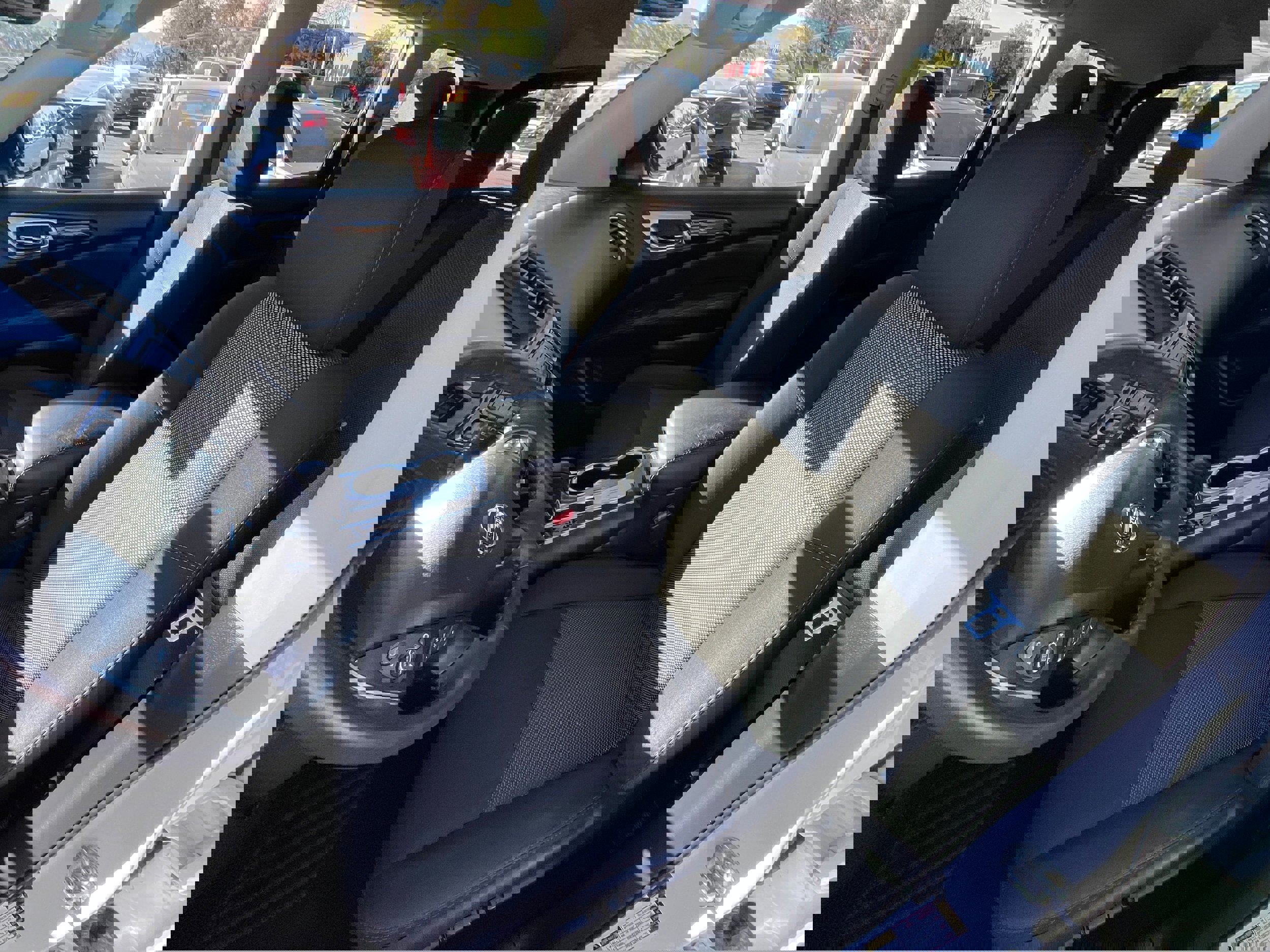 Used 2018 Nissan Pathfinder SV image 14