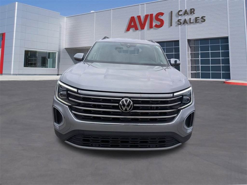 Used 2024 Volkswagen Atlas SE image 2