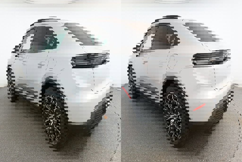 Used 2025 Porsche Macan Electric w/ Premium Package image 6