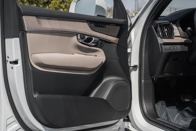 New 2026 Volvo XC90 T8 Plus w/ Protection Package Premier image 38