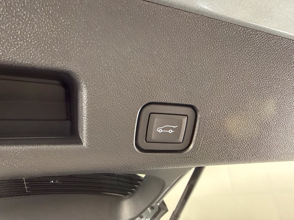 New 2027 Chevrolet Traverse LT FWD image 30