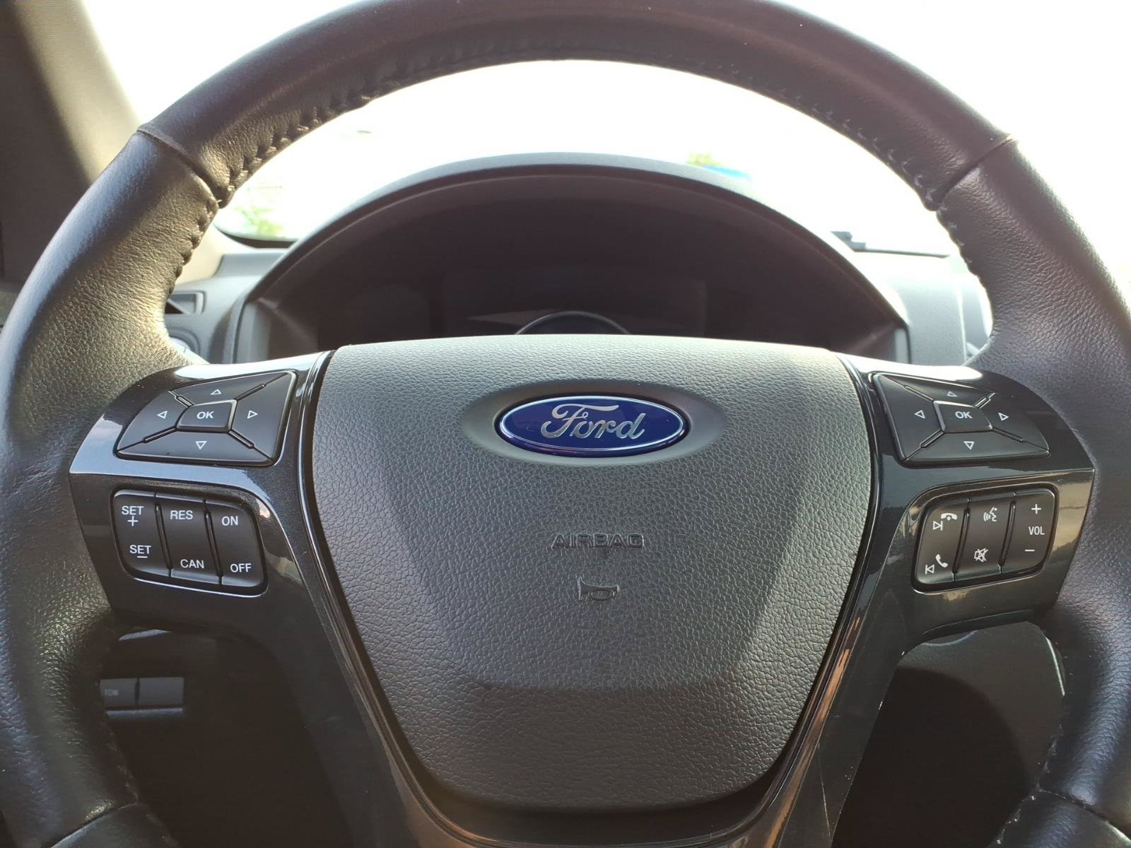 Used 2017 Ford Explorer XLT w/ Equipment Group 202A AWD/4WD image 28