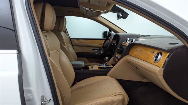 Used 2019 Bentley Bentayga AWD/4WD image 22