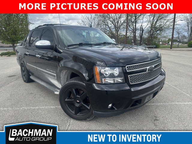 Used 2011 Chevrolet Avalanche LTZ image 2