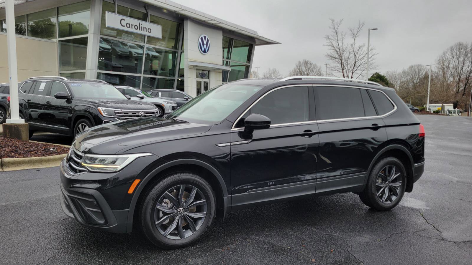 Used 2022 Volkswagen Tiguan SE w/ Panoramic Sunroof Package image 1