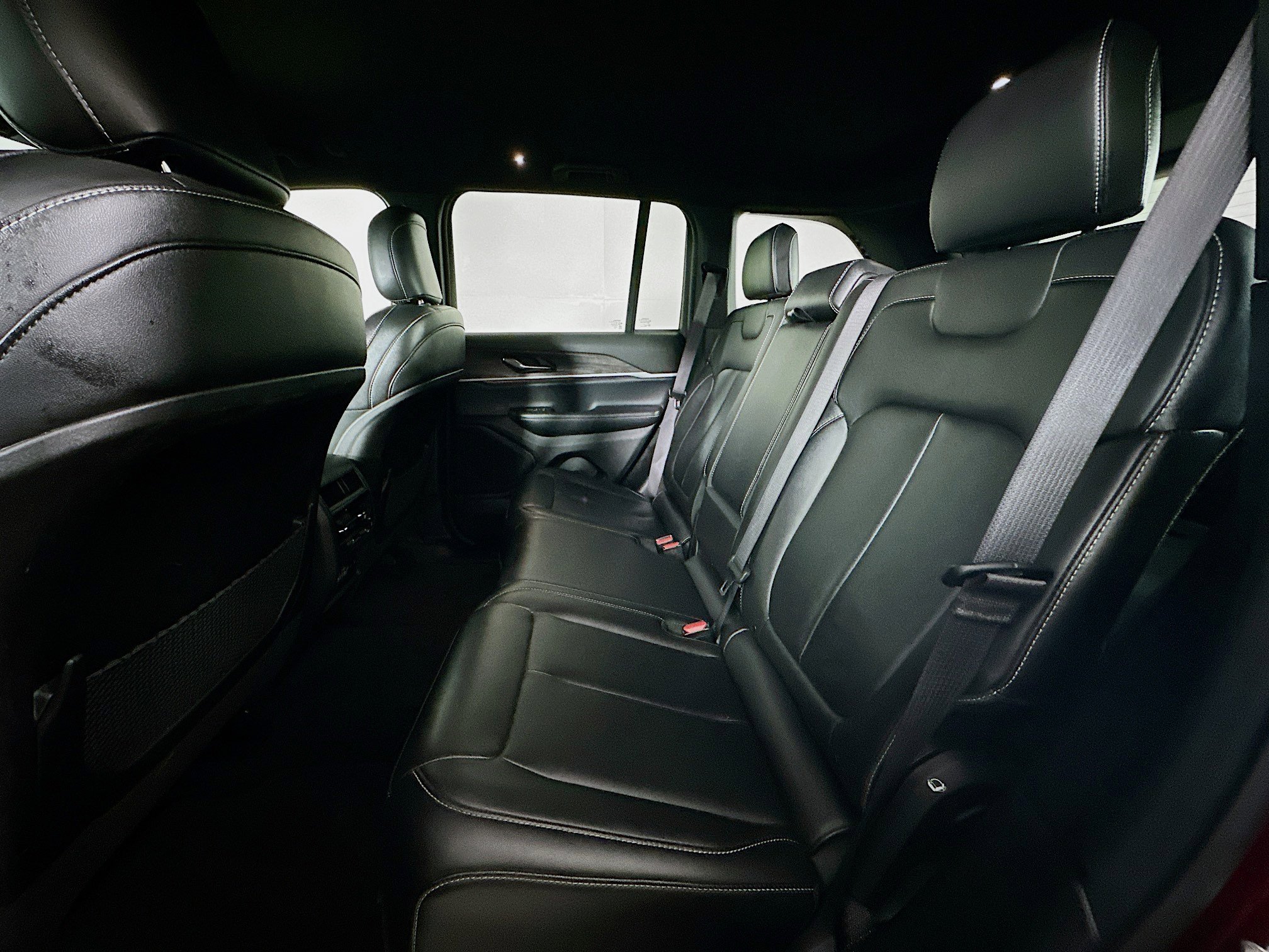 Used 2024 Jeep Grand Cherokee Limited image 27