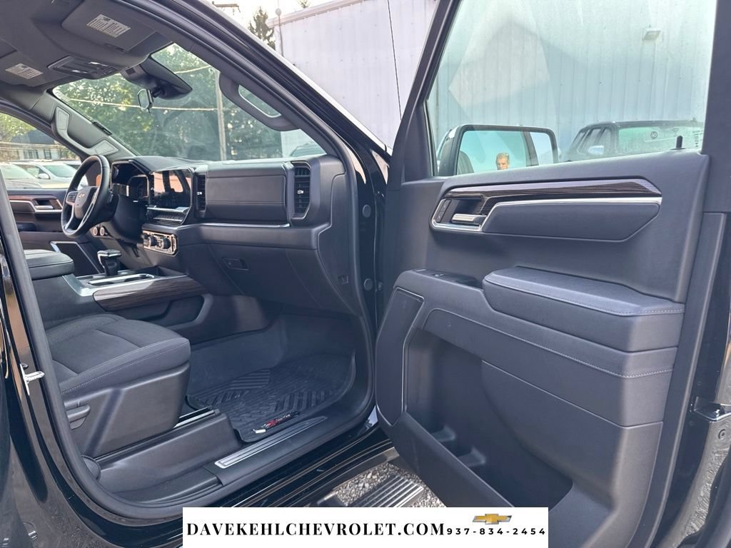 Used 2025 Chevrolet Silverado 1500 LT AWD/4WD image 23
