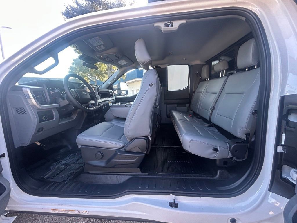 Certified 2023 Ford F550 2WD SuperCab Super Duty w/ XL Chrome Package image 31