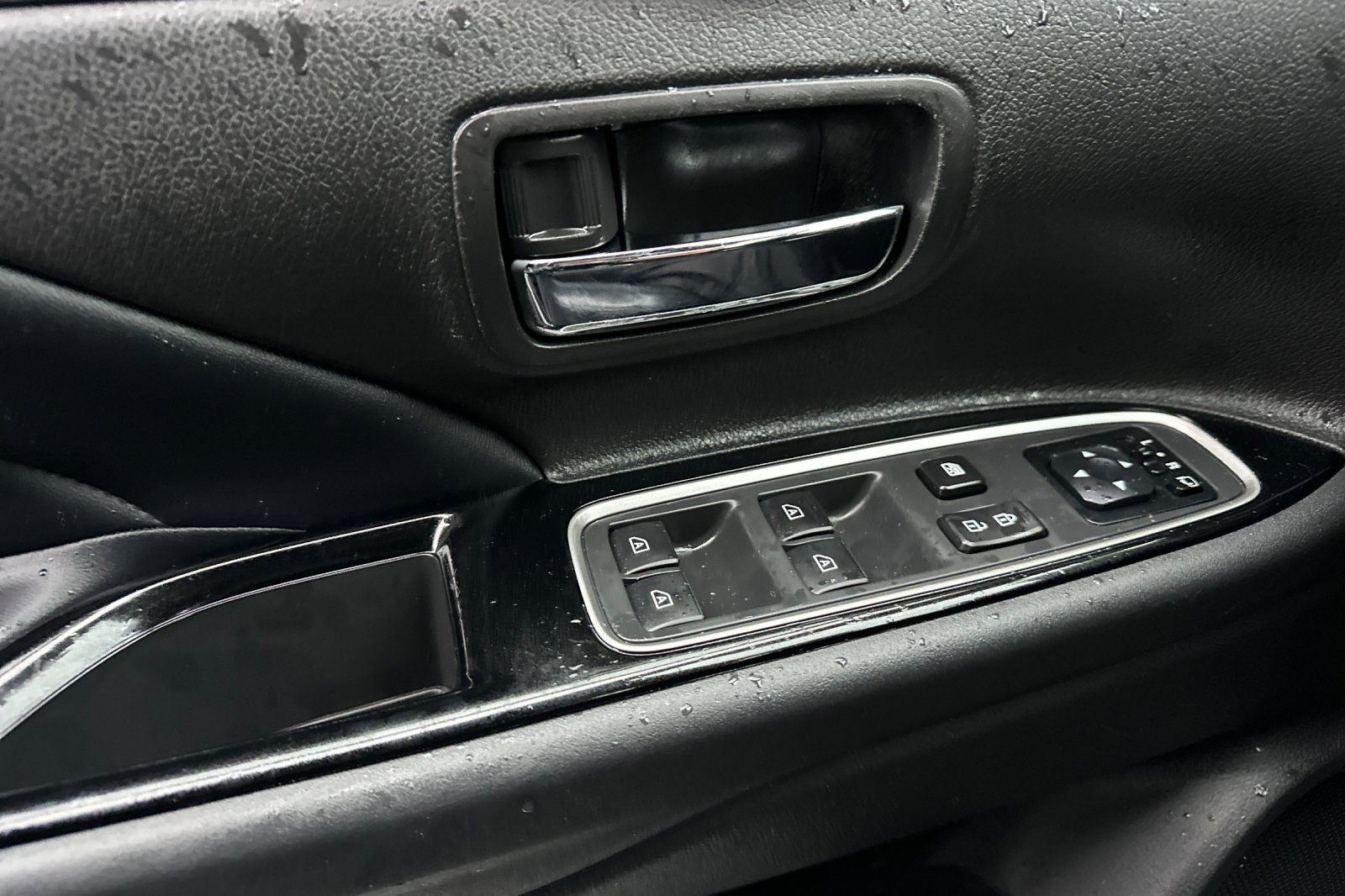 Used 2020 Mitsubishi Outlander SEL image 8