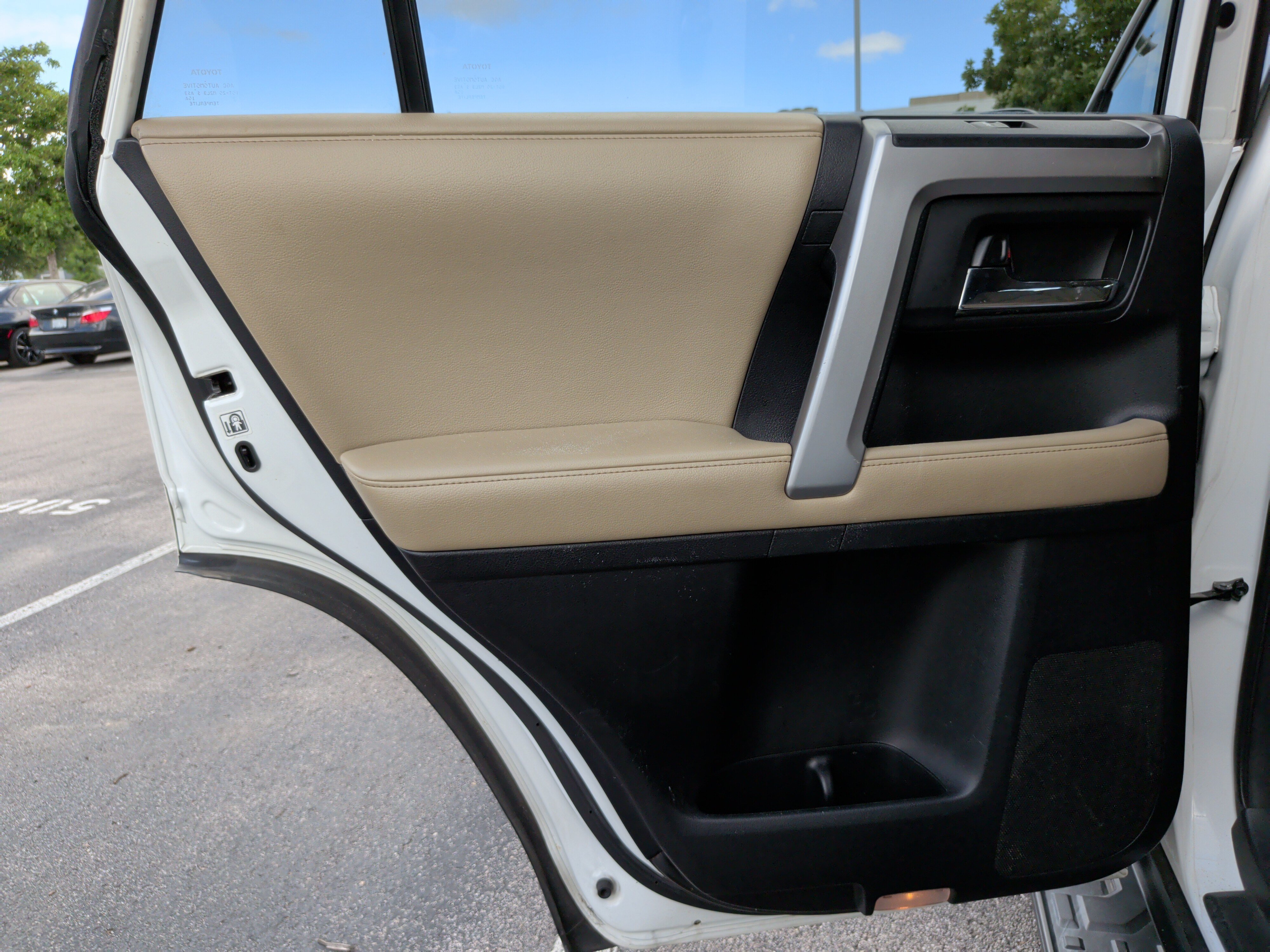 Used 2015 Toyota 4Runner SR5 AWD/4WD image 33