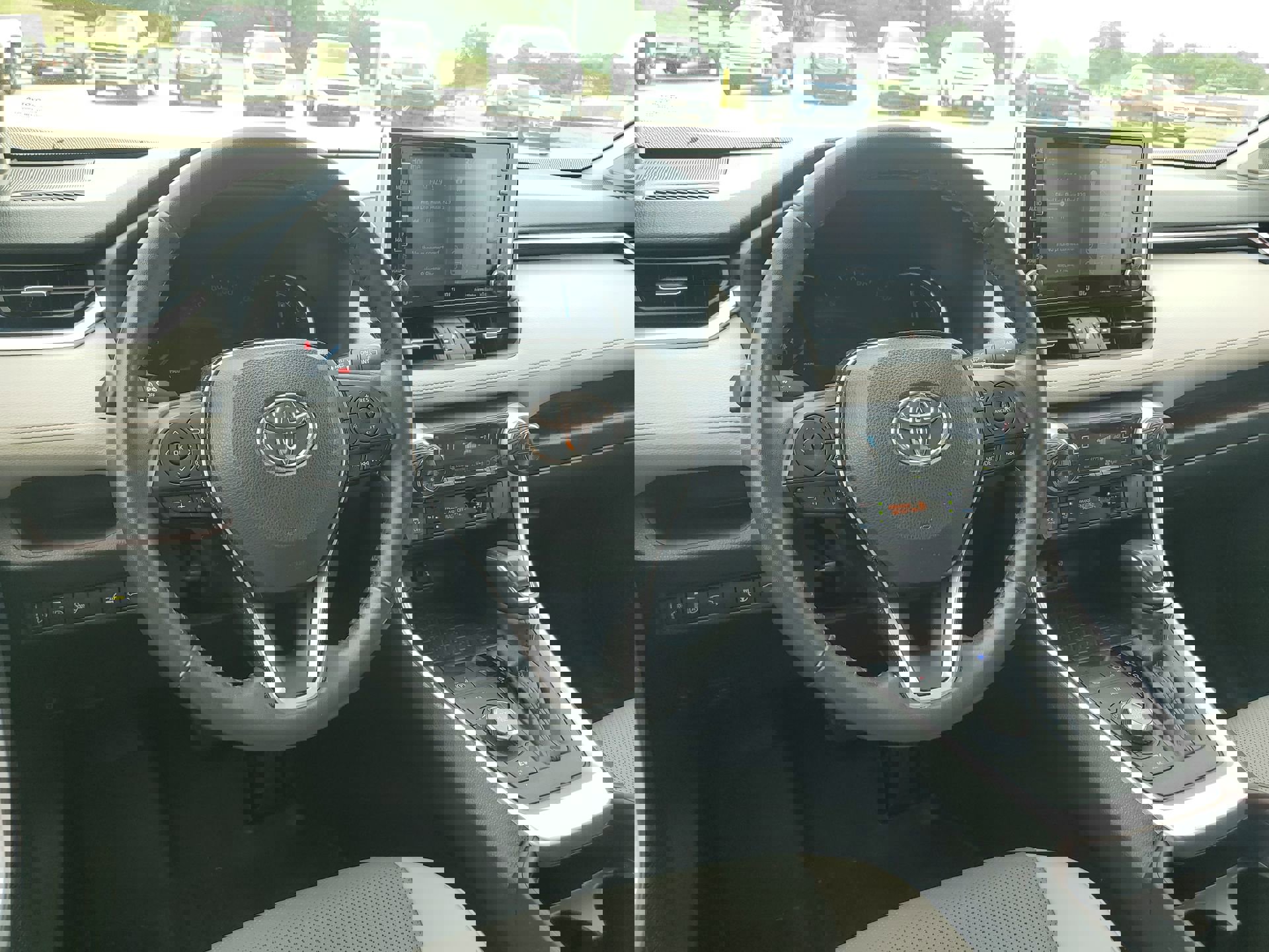 Used 2020 Toyota RAV4 Limited image 19