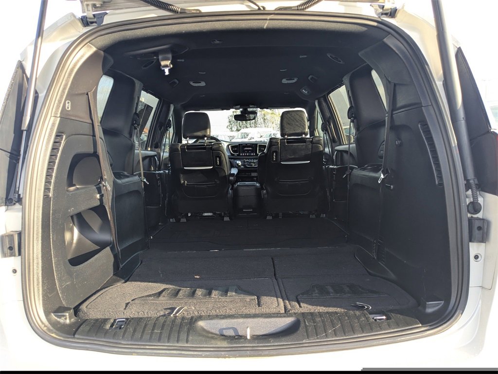 Used 2020 Chrysler Pacifica Touring-L Plus image 10