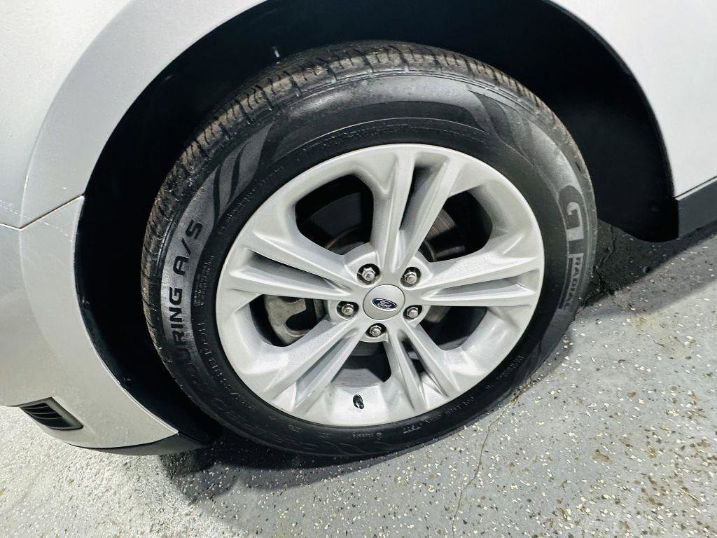 Used 2017 Ford Taurus SE FWD image 10