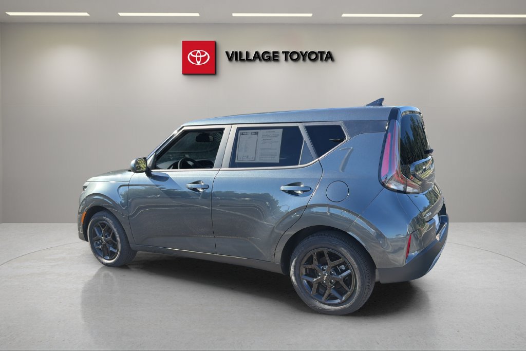 Used 2025 Kia Soul LX w/ LX Technology Package FWD image 3