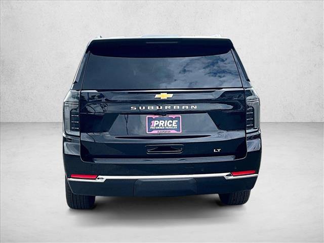 Used 2026 Chevrolet Suburban LT w/ Comfort Package RWD image 4