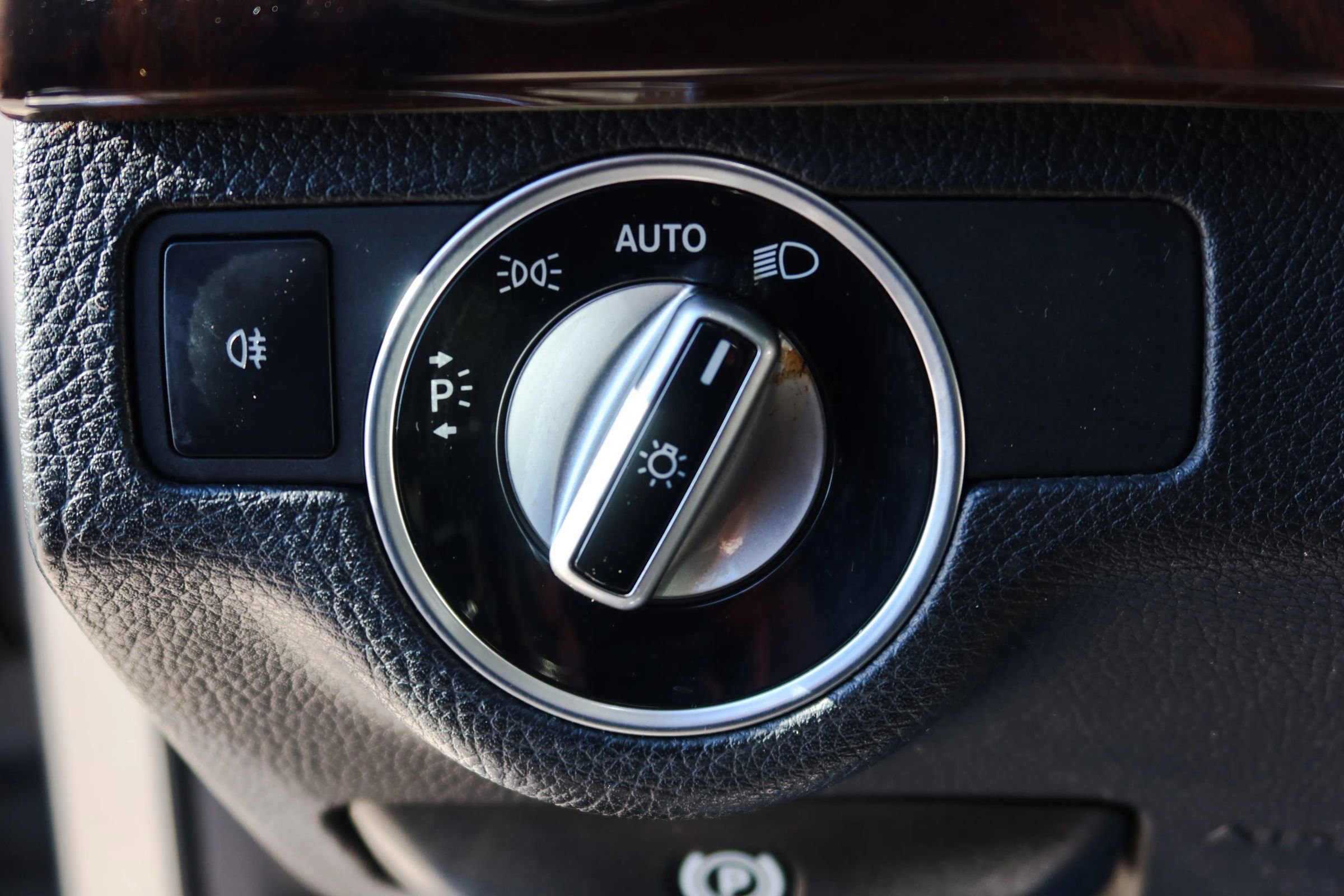 Used 2015 Mercedes-Benz GLK 350 4MATIC w/ Premium 1 Package image 11